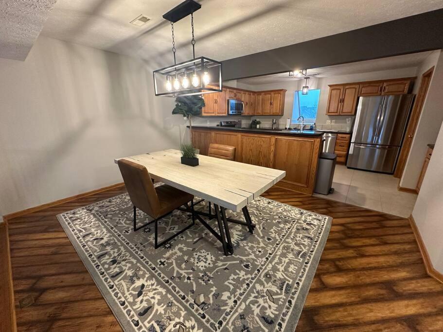 Inviting 3 Bed 2.5 Bath Townhome In Wadsworth Kültér fotó