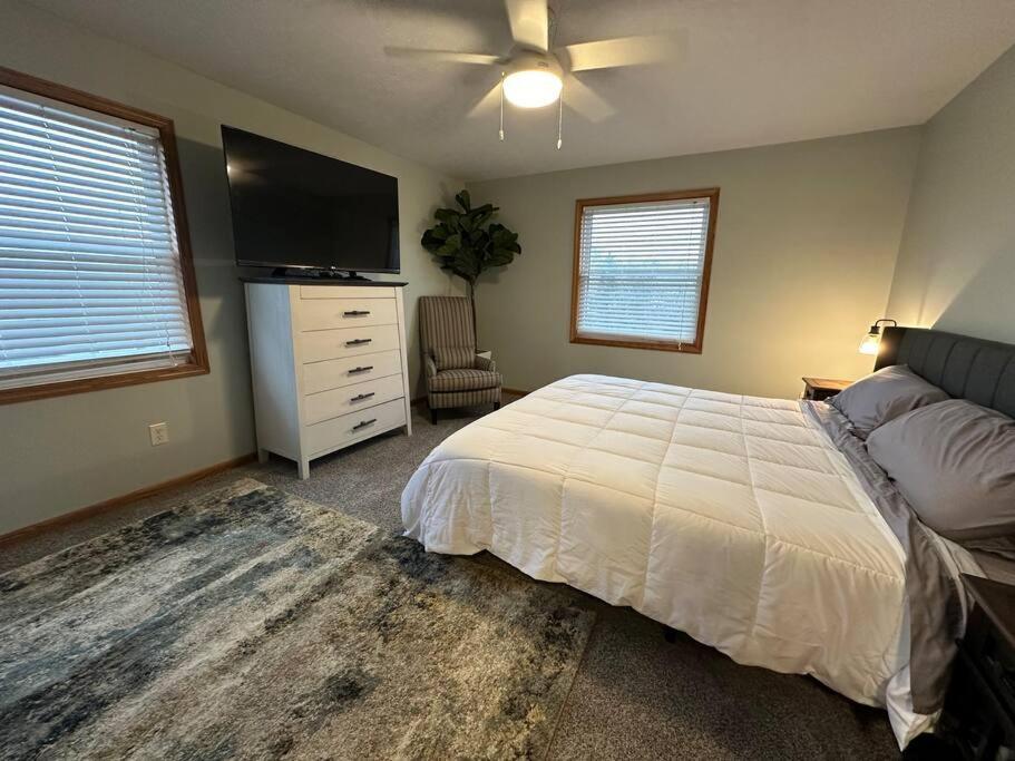 Inviting 3 Bed 2.5 Bath Townhome In Wadsworth Kültér fotó