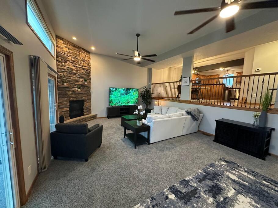 Inviting 3 Bed 2.5 Bath Townhome In Wadsworth Kültér fotó